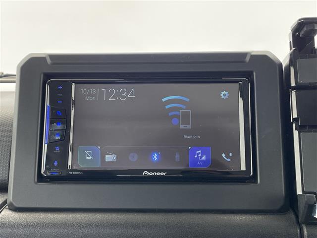 ジムニー ＸＣ　ターボ　４ＷＤ　ディスプレイオーディオ　ＣＤ　Ｂｌｕｅｔｏｏｔｈ　ＵＳＢ　デュアルセンサーブレーキサポート　シートヒーター　オートライト　ダウンヒルアシスト　ＬＥＤヘッドライト　プッシュスタート（3枚目）