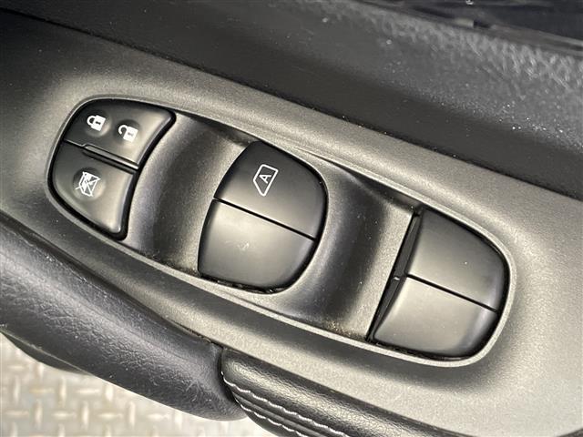 エクストレイル ２０Ｘｉ　メモリーナビ　ＣＤ　Ｂｌｕｅｔｏｏｔｈ　ＵＳＢ　フルセグＴＶ　バックカメラ　全方位カメラ　衝突軽減ブレーキ　前後コーナーセンサー　前方ドラレコ　パワーバックドア　パワーシート　全席シートヒーター（15枚目）