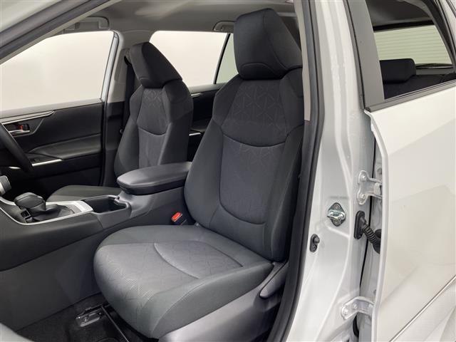ＲＡＶ４ ハイブリッドＸ　ワンオーナー　８インチディスプレイオーディオ　Ｂｌｕｅｔｏｏｔｈ　ＵＳＢ　フルセグＴＶ　Ａｐｐｌｅｃａｒｐｌａｙ　ＡｎｄｒｏｉｄＡｕｔｏ　バックカメラ　ＴＲＤフルエアロ　トヨタセーフティ　ＢＳＭ（20枚目）
