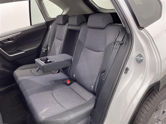ＲＡＶ４ ハイブリッドＸ　ワンオーナー　８インチディスプレイオーディオ　Ｂｌｕｅｔｏｏｔｈ　ＵＳＢ　フルセグＴＶ　Ａｐｐｌｅｃａｒｐｌａｙ　ＡｎｄｒｏｉｄＡｕｔｏ　バックカメラ　ＴＲＤフルエアロ　トヨタセーフティ　ＢＳＭ（22枚目）