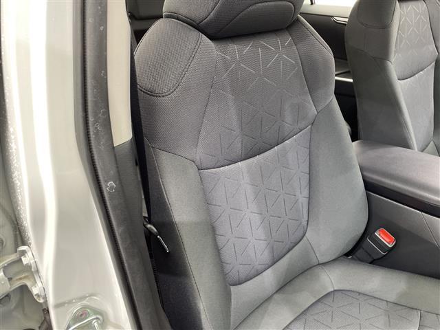 ＲＡＶ４ ハイブリッドＸ　ワンオーナー　８インチディスプレイオーディオ　Ｂｌｕｅｔｏｏｔｈ　ＵＳＢ　フルセグＴＶ　Ａｐｐｌｅｃａｒｐｌａｙ　ＡｎｄｒｏｉｄＡｕｔｏ　バックカメラ　ＴＲＤフルエアロ　トヨタセーフティ　ＢＳＭ（27枚目）