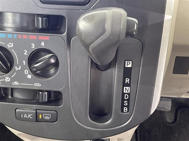 タント Ｌ　ＳＡ　ナビ　ＣＤ　フルセグＴＶ　Ｂｌｕｅｔｏｏｔｈ　ＳＤ　両側スライドドア　禁煙車　横滑り防止装置　リモコンキー　スペアキー　アイドリングストップ　電動格納ミラー　純正フロアマット　ベンチシート（9枚目）