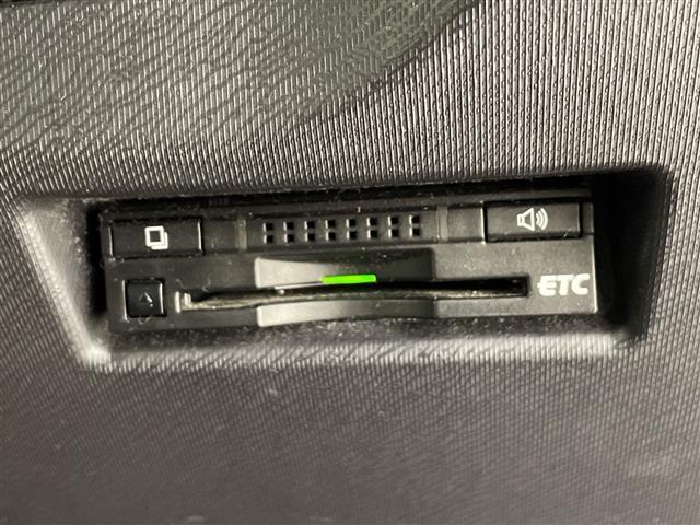アクア S 禁煙車 純正ナビ フルセグTV Bluetooth CD DVD SD バックカメラ 前方ドライブレコーダー ドアバイザー オートライト ビルトインETC プッシュスタート スマートキー(4枚目)