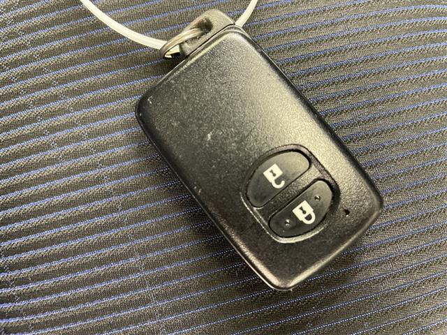 アクア S 禁煙車 純正ナビ フルセグTV Bluetooth CD DVD SD バックカメラ 前方ドライブレコーダー ドアバイザー オートライト ビルトインETC プッシュスタート スマートキー(18枚目)