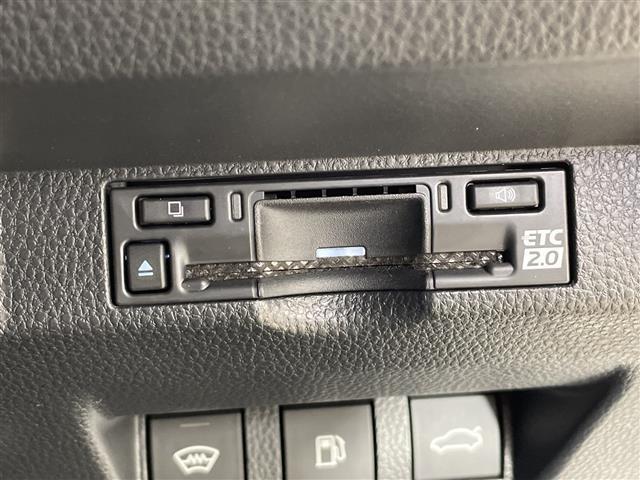 クラウン Ｚ　禁煙車　ガラスルーフ　純正ナビ　フルセグＴＶ　Ｂｌｕｅｔｏｏｔｈ　ＵＳＢ　ＨＤＭＩ　全方位カメラ　トヨタセーフティセンス　置くだけ充電　ハ゜ト゛ルシフト　ヘッドアップディスプレイ　前後ドラレコ（11枚目）