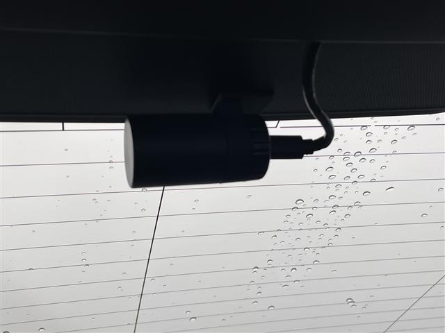 2シリーズ M235i xDriveグランクーペ 純正ナビ Bluetooth AppleCarPlay USB バックカメラ Mパフォーマンスキャリパー サンルーフ リアエアロ パドルシフト ヘッドアップディスプレイ 置くだけ充電 BSM ETC(8枚目)