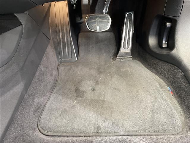 2シリーズ M235i xDriveグランクーペ 純正ナビ Bluetooth AppleCarPlay USB バックカメラ Mパフォーマンスキャリパー サンルーフ リアエアロ パドルシフト ヘッドアップディスプレイ 置くだけ充電 BSM ETC(31枚目)