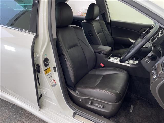 クラウン ２．５アスリート　アニバーサリーエディション　禁煙車　純正ナビ　フルセグＴＶ　ＣＤ　ＤＶＤ　ＵＳＢ　バックカメラ　シートヒーター　シートクーラー　前後コーナーセンサー　クルーズコントロール　前後ドライブレコーダー　ＥＴＣ　ＨＩＤヘッドライト（17枚目）