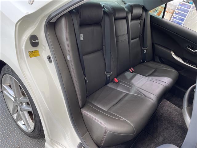 クラウン ２．５アスリート　アニバーサリーエディション　禁煙車　純正ナビ　フルセグＴＶ　ＣＤ　ＤＶＤ　ＵＳＢ　バックカメラ　シートヒーター　シートクーラー　前後コーナーセンサー　クルーズコントロール　前後ドライブレコーダー　ＥＴＣ　ＨＩＤヘッドライト（19枚目）