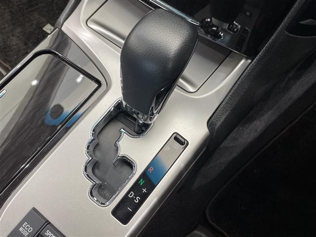 クラウン ２．５アスリート　アニバーサリーエディション　禁煙車　純正ナビ　フルセグＴＶ　ＣＤ　ＤＶＤ　ＵＳＢ　バックカメラ　シートヒーター　シートクーラー　前後コーナーセンサー　クルーズコントロール　前後ドライブレコーダー　ＥＴＣ　ＨＩＤヘッドライト（22枚目）