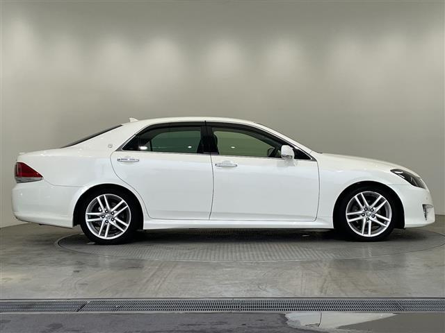 クラウン ２．５アスリート　アニバーサリーエディション　禁煙車　純正ナビ　フルセグＴＶ　ＣＤ　ＤＶＤ　ＵＳＢ　バックカメラ　シートヒーター　シートクーラー　前後コーナーセンサー　クルーズコントロール　前後ドライブレコーダー　ＥＴＣ　ＨＩＤヘッドライト（31枚目）