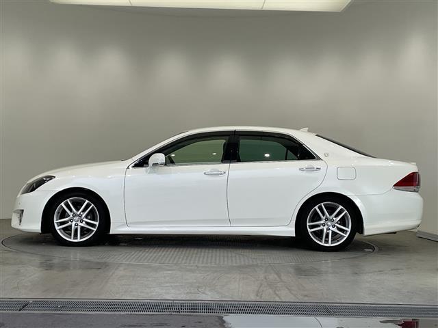 クラウン ２．５アスリート　アニバーサリーエディション　禁煙車　純正ナビ　フルセグＴＶ　ＣＤ　ＤＶＤ　ＵＳＢ　バックカメラ　シートヒーター　シートクーラー　前後コーナーセンサー　クルーズコントロール　前後ドライブレコーダー　ＥＴＣ　ＨＩＤヘッドライト（32枚目）