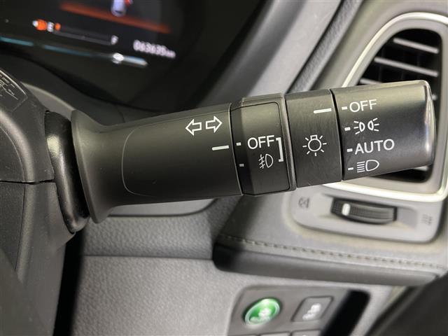 ヴェゼル ハイブリッドZ・ホンダセンシング 禁煙車 純正ナビ Bluetooth フルセグTV CD DVD SD バックカメラ ホンダセンシング オートクルーズコントロール 前後ドライブレコーダー 純正アルミホイール付きサマータイヤ積込(11枚目)