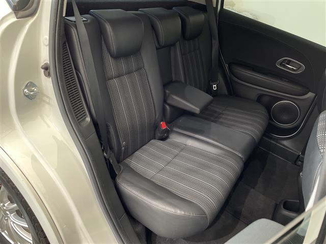 ヴェゼル ハイブリッドZ・ホンダセンシング 禁煙車 純正ナビ Bluetooth フルセグTV CD DVD SD バックカメラ ホンダセンシング オートクルーズコントロール 前後ドライブレコーダー 純正アルミホイール付きサマータイヤ積込(23枚目)