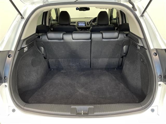 ヴェゼル ハイブリッドZ・ホンダセンシング 禁煙車 純正ナビ Bluetooth フルセグTV CD DVD SD バックカメラ ホンダセンシング オートクルーズコントロール 前後ドライブレコーダー 純正アルミホイール付きサマータイヤ積込(25枚目)