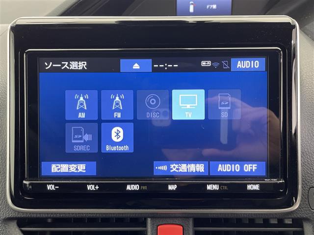 エスクァイア ハイブリッドGi 純正ナビ バックカメラ 衝突軽減ブレーキ コーナーセンサー 両側パワ-スライドドア ハーフレザーシート シートヒーター オートライト LEDヘッドライト 横滑り防止装置 AC100V電源(3枚目)