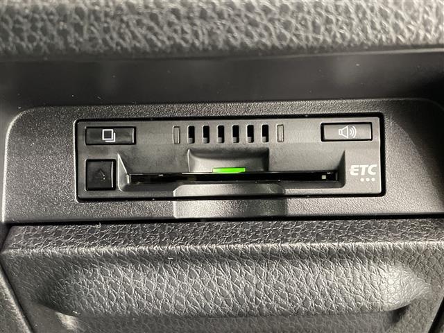 ヴォクシー ZS 煌III 純正SDナビ CD DVD Bluetooth フルセグTV バックカメラ トヨタセーフティセンス 前後コーナーセンサー ビルトインETC 前方ドライブレコーダー 両側パワースライドドア(8枚目)