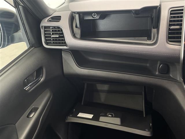 セレナ e-パワー ハイウェイスターV 禁煙車 SDナビ CD DVD Bluetooth フルセグTV バックカメラ 全方位カメラ プロパイロット 衝突軽減ブレーキ ブラインドスポットモニター 前後コーナーセンサー ETC 前後ドラレコ(17枚目)