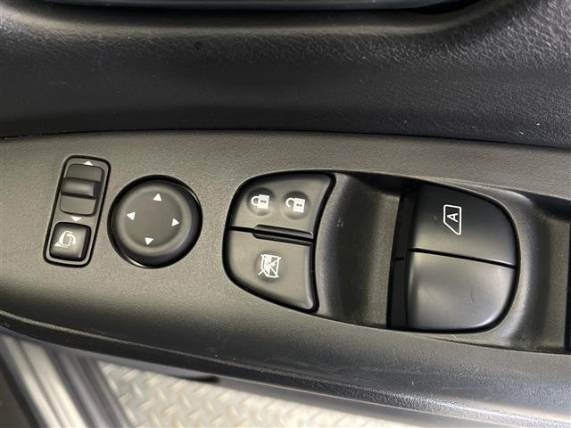 セレナ e-パワー ハイウェイスターV 禁煙車 SDナビ CD DVD Bluetooth フルセグTV バックカメラ 全方位カメラ プロパイロット 衝突軽減ブレーキ ブラインドスポットモニター 前後コーナーセンサー ETC 前後ドラレコ(18枚目)