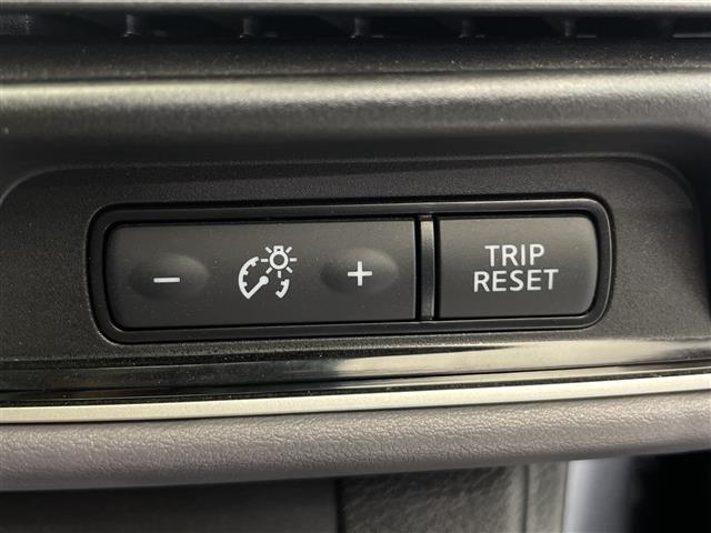 セレナ e-パワー ハイウェイスターV 禁煙車 SDナビ CD DVD Bluetooth フルセグTV バックカメラ 全方位カメラ プロパイロット 衝突軽減ブレーキ ブラインドスポットモニター 前後コーナーセンサー ETC 前後ドラレコ(20枚目)