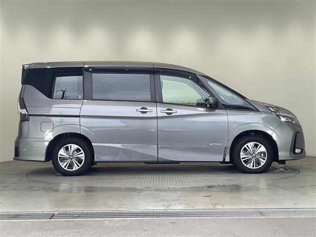 セレナ e-パワー ハイウェイスターV 禁煙車 SDナビ CD DVD Bluetooth フルセグTV バックカメラ 全方位カメラ プロパイロット 衝突軽減ブレーキ ブラインドスポットモニター 前後コーナーセンサー ETC 前後ドラレコ(34枚目)