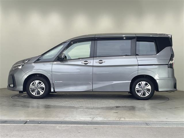 セレナ e-パワー ハイウェイスターV 禁煙車 SDナビ CD DVD Bluetooth フルセグTV バックカメラ 全方位カメラ プロパイロット 衝突軽減ブレーキ ブラインドスポットモニター 前後コーナーセンサー ETC 前後ドラレコ(35枚目)