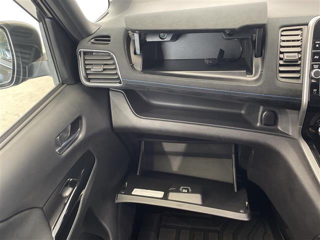 セレナ オーテック スポーツスペック メモリーナビ CD DVD Bluetooth USB フルセグTV バックカメラ 全方位カメラ 衝突軽減ブレーキ 前後コーナーセンサー ETC 前方ドライブレコーダー オートライト(31枚目)