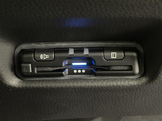 フィット e:HEVホーム SDナビ CD DVD Bluetooth USB フルセグTV バックカメラ 衝突軽減ブレーキ 前後コーナーセンサー ビルトインETC オートライト LEDヘッドライト 横滑り防止装置 スマートキー(4枚目)