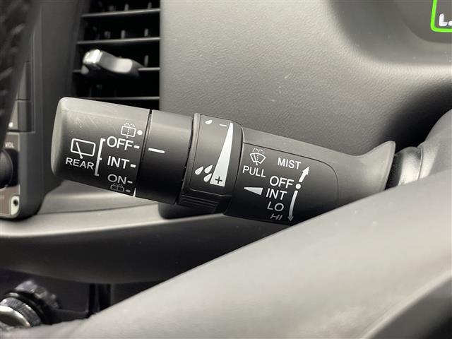 フィット e:HEVホーム SDナビ CD DVD Bluetooth USB フルセグTV バックカメラ 衝突軽減ブレーキ 前後コーナーセンサー ビルトインETC オートライト LEDヘッドライト 横滑り防止装置 スマートキー(11枚目)