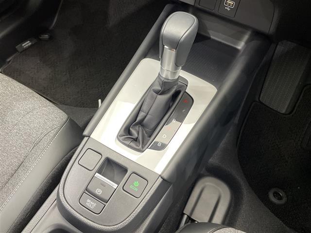 フィット e:HEVホーム SDナビ CD DVD Bluetooth USB フルセグTV バックカメラ 衝突軽減ブレーキ 前後コーナーセンサー ビルトインETC オートライト LEDヘッドライト 横滑り防止装置 スマートキー(14枚目)