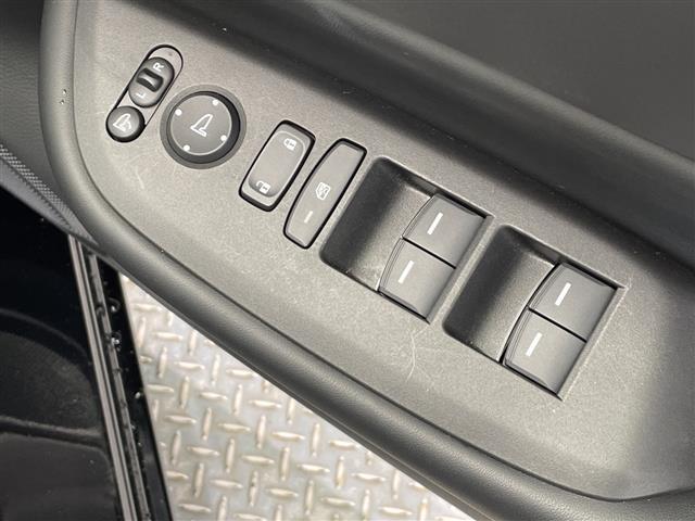 フィット e:HEVホーム SDナビ CD DVD Bluetooth USB フルセグTV バックカメラ 衝突軽減ブレーキ 前後コーナーセンサー ビルトインETC オートライト LEDヘッドライト 横滑り防止装置 スマートキー(15枚目)