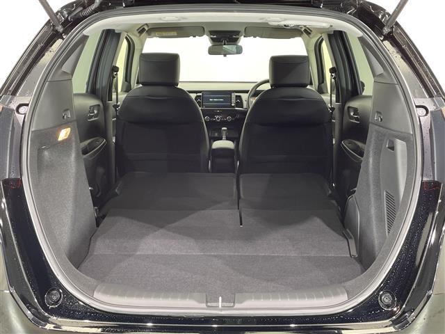 フィット e:HEVホーム SDナビ CD DVD Bluetooth USB フルセグTV バックカメラ 衝突軽減ブレーキ 前後コーナーセンサー ビルトインETC オートライト LEDヘッドライト 横滑り防止装置 スマートキー(22枚目)