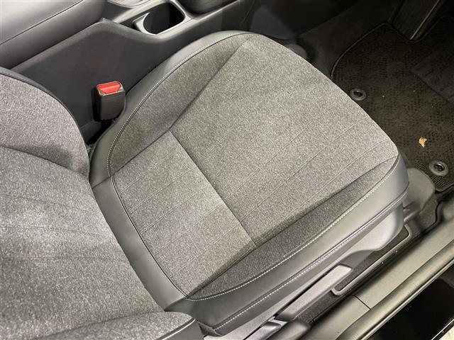 フィット e:HEVホーム SDナビ CD DVD Bluetooth USB フルセグTV バックカメラ 衝突軽減ブレーキ 前後コーナーセンサー ビルトインETC オートライト LEDヘッドライト 横滑り防止装置 スマートキー(25枚目)