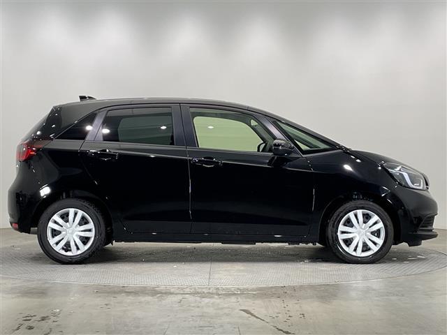 フィット e:HEVホーム SDナビ CD DVD Bluetooth USB フルセグTV バックカメラ 衝突軽減ブレーキ 前後コーナーセンサー ビルトインETC オートライト LEDヘッドライト 横滑り防止装置 スマートキー(29枚目)