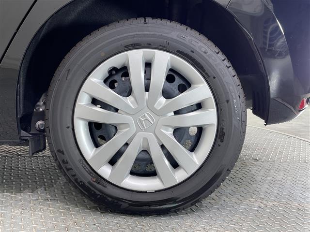 フィット e:HEVホーム SDナビ CD DVD Bluetooth USB フルセグTV バックカメラ 衝突軽減ブレーキ 前後コーナーセンサー ビルトインETC オートライト LEDヘッドライト 横滑り防止装置 スマートキー(33枚目)