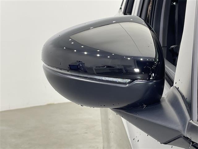 フィット e:HEVホーム SDナビ CD DVD Bluetooth USB フルセグTV バックカメラ 衝突軽減ブレーキ 前後コーナーセンサー ビルトインETC オートライト LEDヘッドライト 横滑り防止装置 スマートキー(34枚目)