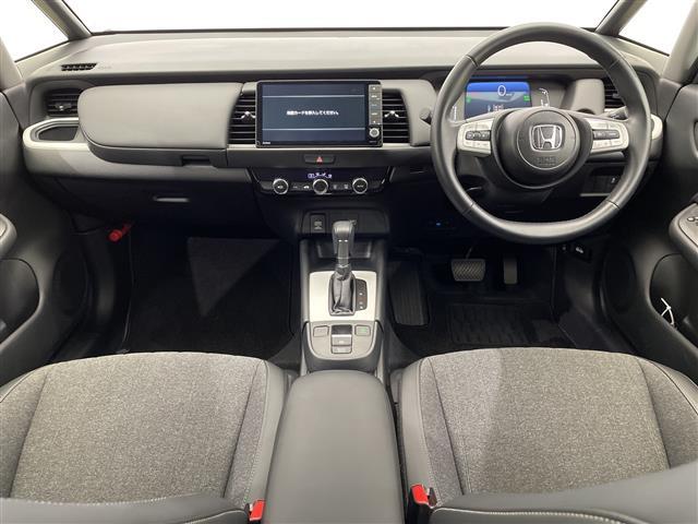 フィット e:HEVホーム SDナビ CD DVD Bluetooth USB フルセグTV バックカメラ 衝突軽減ブレーキ 前後コーナーセンサー ビルトインETC オートライト LEDヘッドライト 横滑り防止装置 スマートキー(39枚目)