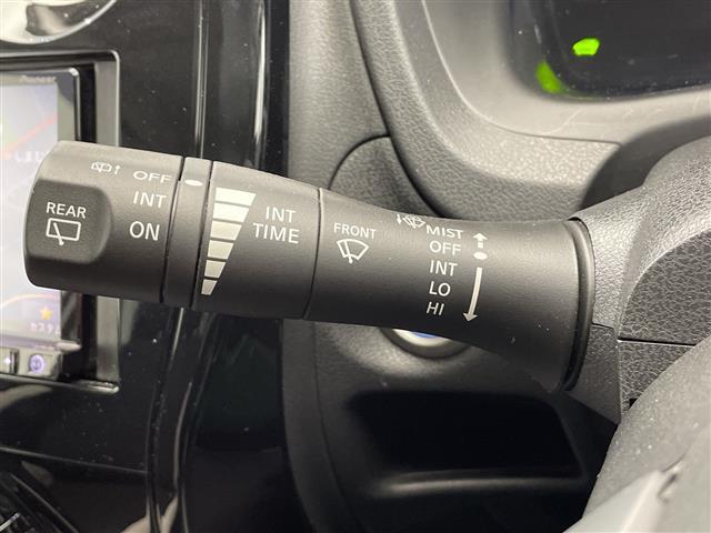 ノート e-パワー B ナビ CD フルセグTV デジタルインナーミラー 禁煙車 全方位カメラ コーナーセンサー ETC オートライト 横滑り防止機能 スマートキー プッシュスタート 電動格納ミラー フロアマット(5枚目)