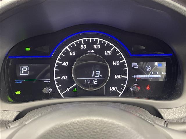 ノート e-パワー B ナビ CD フルセグTV デジタルインナーミラー 禁煙車 全方位カメラ コーナーセンサー ETC オートライト 横滑り防止機能 スマートキー プッシュスタート 電動格納ミラー フロアマット(7枚目)