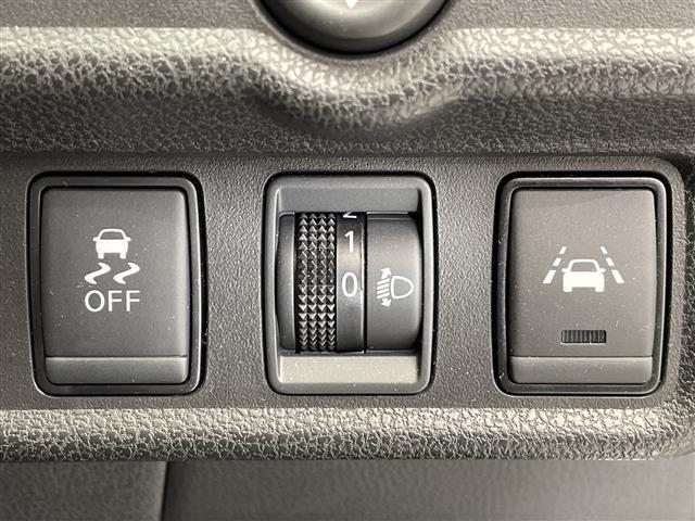 ノート e-パワー B ナビ CD フルセグTV デジタルインナーミラー 禁煙車 全方位カメラ コーナーセンサー ETC オートライト 横滑り防止機能 スマートキー プッシュスタート 電動格納ミラー フロアマット(10枚目)