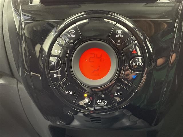ノート e-パワー B ナビ CD フルセグTV デジタルインナーミラー 禁煙車 全方位カメラ コーナーセンサー ETC オートライト 横滑り防止機能 スマートキー プッシュスタート 電動格納ミラー フロアマット(11枚目)