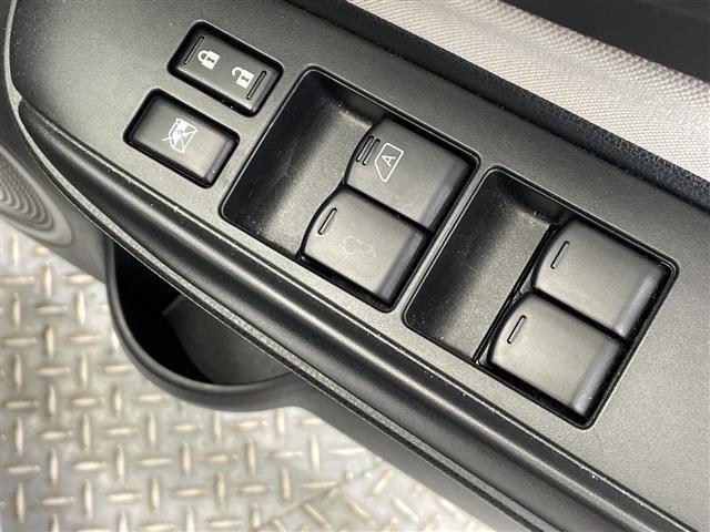 ノート e-パワー B ナビ CD フルセグTV デジタルインナーミラー 禁煙車 全方位カメラ コーナーセンサー ETC オートライト 横滑り防止機能 スマートキー プッシュスタート 電動格納ミラー フロアマット(21枚目)