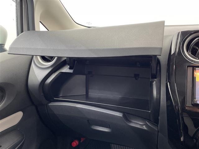 ノート e-パワー B ナビ CD フルセグTV デジタルインナーミラー 禁煙車 全方位カメラ コーナーセンサー ETC オートライト 横滑り防止機能 スマートキー プッシュスタート 電動格納ミラー フロアマット(22枚目)