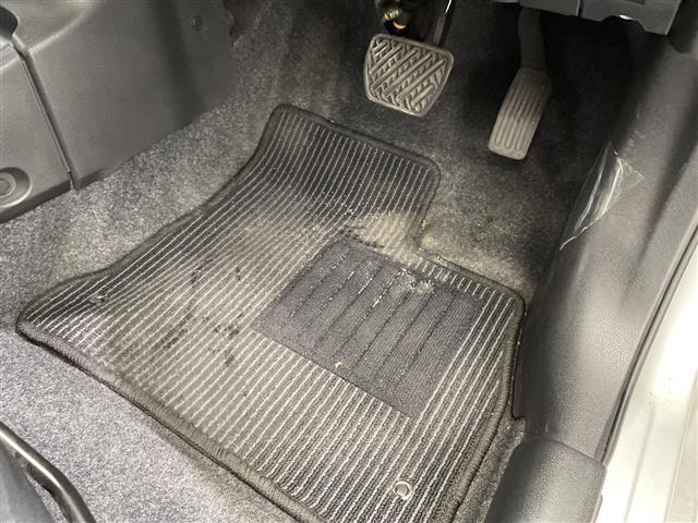 ノート e-パワー B ナビ CD フルセグTV デジタルインナーミラー 禁煙車 全方位カメラ コーナーセンサー ETC オートライト 横滑り防止機能 スマートキー プッシュスタート 電動格納ミラー フロアマット(25枚目)