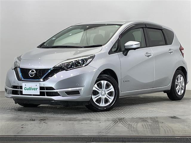 ノート e-パワー B ナビ CD フルセグTV デジタルインナーミラー 禁煙車 全方位カメラ コーナーセンサー ETC オートライト 横滑り防止機能 スマートキー プッシュスタート 電動格納ミラー フロアマット(33枚目)