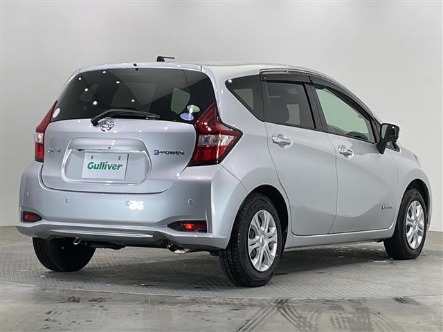 ノート e-パワー B ナビ CD フルセグTV デジタルインナーミラー 禁煙車 全方位カメラ コーナーセンサー ETC オートライト 横滑り防止機能 スマートキー プッシュスタート 電動格納ミラー フロアマット(34枚目)