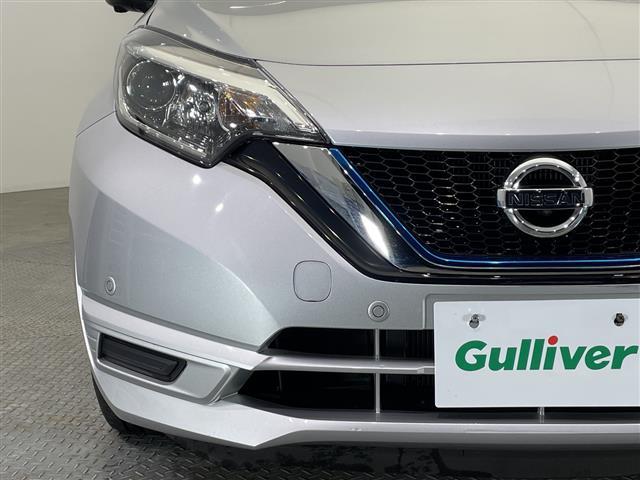 ノート e-パワー B ナビ CD フルセグTV デジタルインナーミラー 禁煙車 全方位カメラ コーナーセンサー ETC オートライト 横滑り防止機能 スマートキー プッシュスタート 電動格納ミラー フロアマット(35枚目)