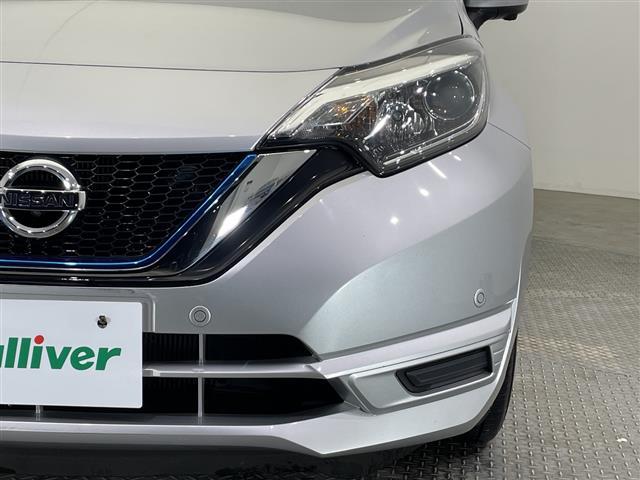 ノート e-パワー B ナビ CD フルセグTV デジタルインナーミラー 禁煙車 全方位カメラ コーナーセンサー ETC オートライト 横滑り防止機能 スマートキー プッシュスタート 電動格納ミラー フロアマット(36枚目)