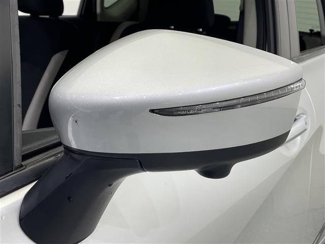 ノート e-パワー B ナビ CD フルセグTV デジタルインナーミラー 禁煙車 全方位カメラ コーナーセンサー ETC オートライト 横滑り防止機能 スマートキー プッシュスタート 電動格納ミラー フロアマット(38枚目)