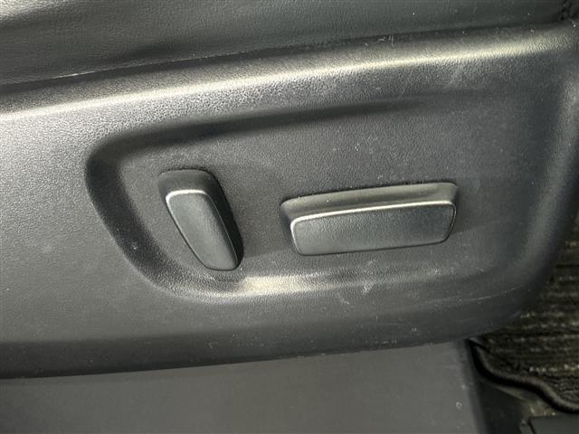 アルファード ２．５Ｓ　Ｃパッケージ　カロッツェリアナビ　バックカメラ　両側パワースライドドア＆パワーバックドア　エグゼクティブパワーシート　フリップダウンモニター　禁煙車　ＥＴＣ　純正アルミホイール　ベンチレーション＆シートヒーター（10枚目）